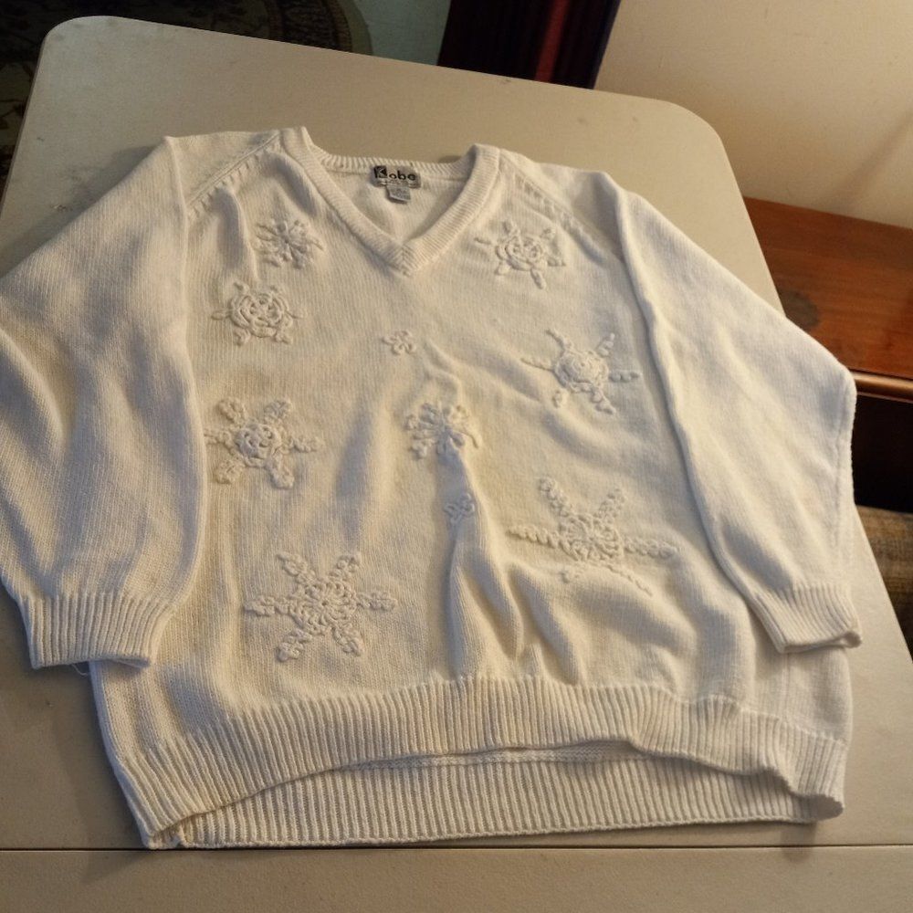 Kobe White Snowflake sweater Granny Chic Cottagecore